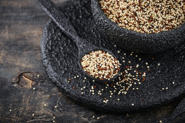 Comment la consommation de quinoa peut-elle contribuer à une alimentation équilibrée et quels sont les meilleurs moyens de le préparer?